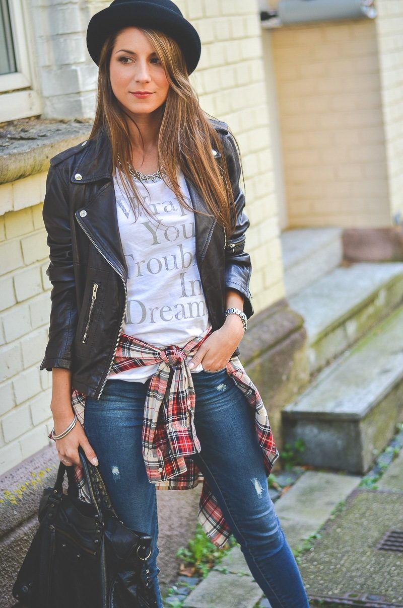 casual outfit leatherjacket checked shirt skinny jeans fashion blogger streetstyle