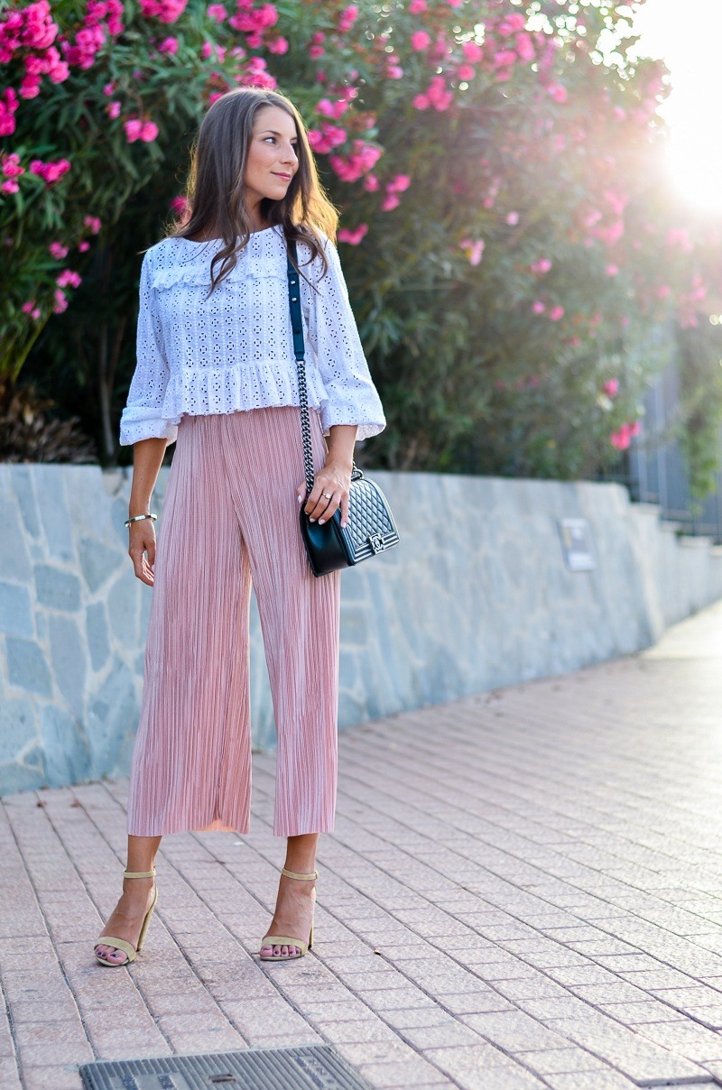 pink plissee culotte skirt chanel boy bag shirt heels outfit fashion blog chic elegant boheme
