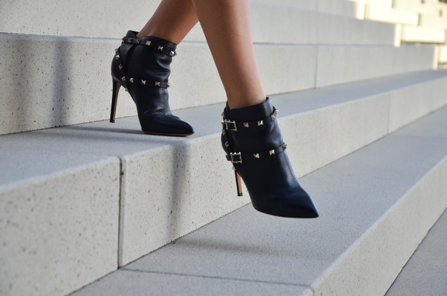 valentino , rockstud, ankle , boots , all black , look ,