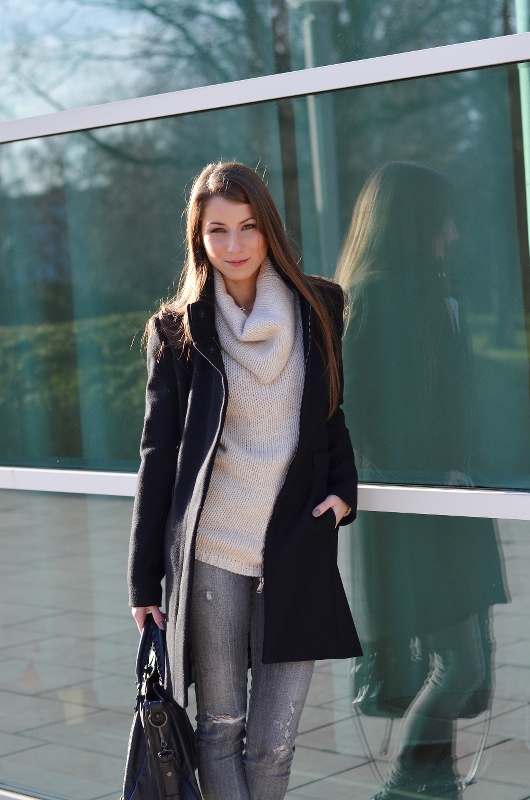 Outfit Valentino Rockstud Ankle Boots Skinny Jeans & Zara Mantel schwarz 7