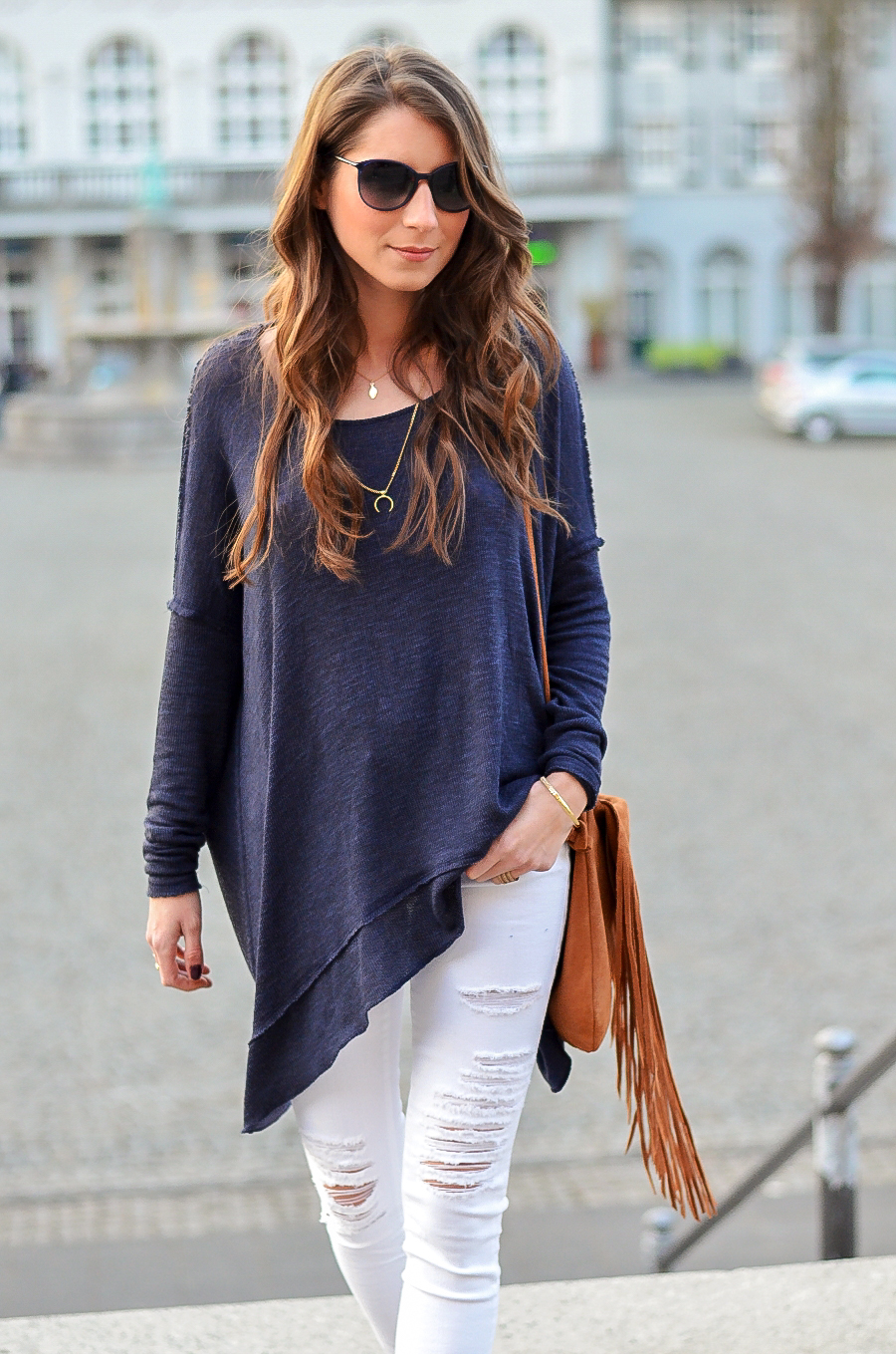 backless shirt outfit white skinny jeans