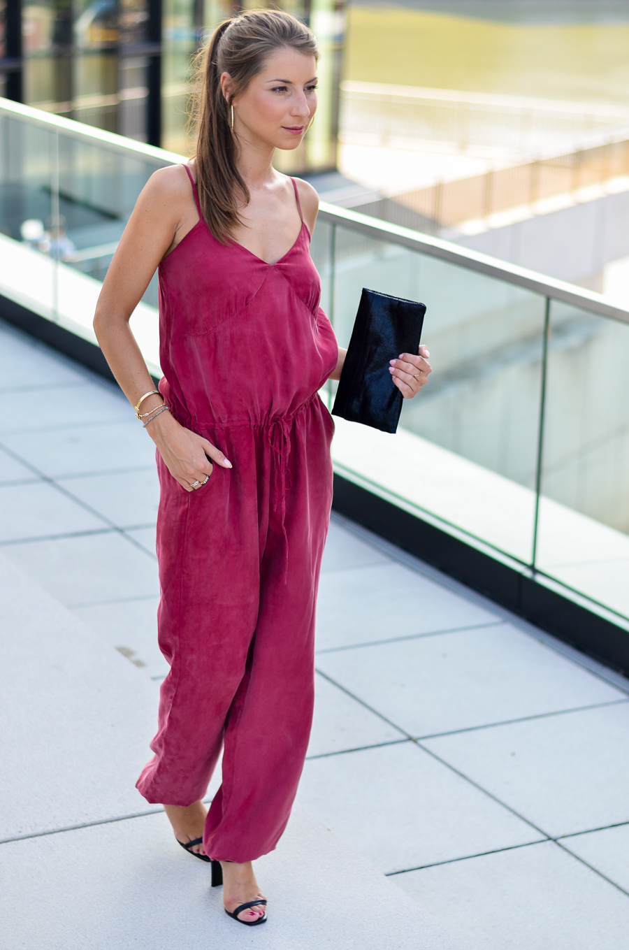 Outfit-Alices Pig-Roter Jumpsuit (24 von 24)
