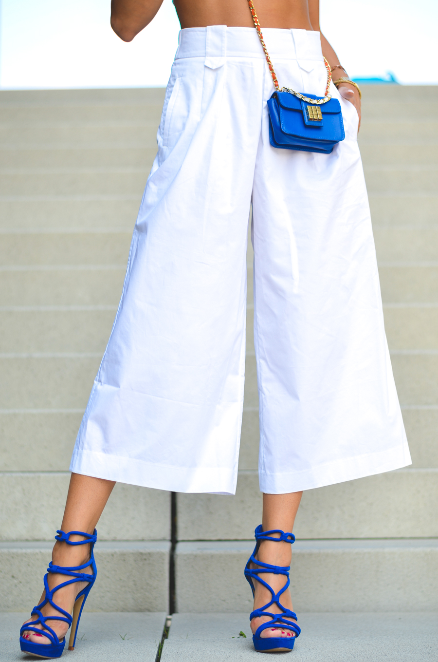 weisse culottes crop top blaue heels outfit style blog