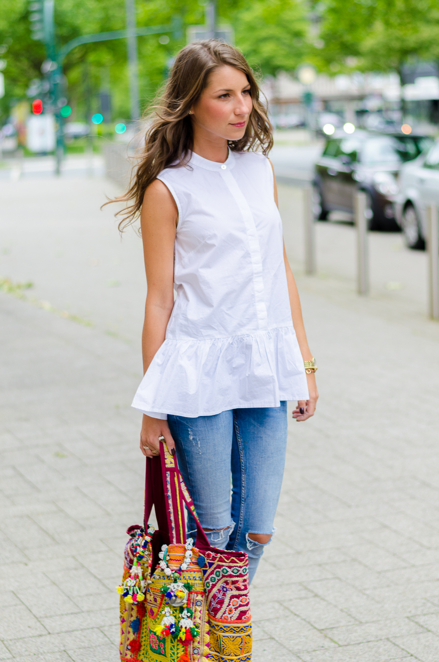 white summer blouse ethno shopper outfit fashion blog