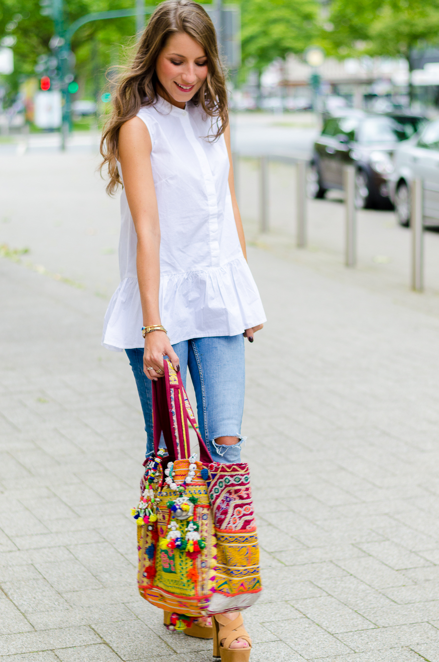 white summer blouse ethno shopper outfit fashion blog