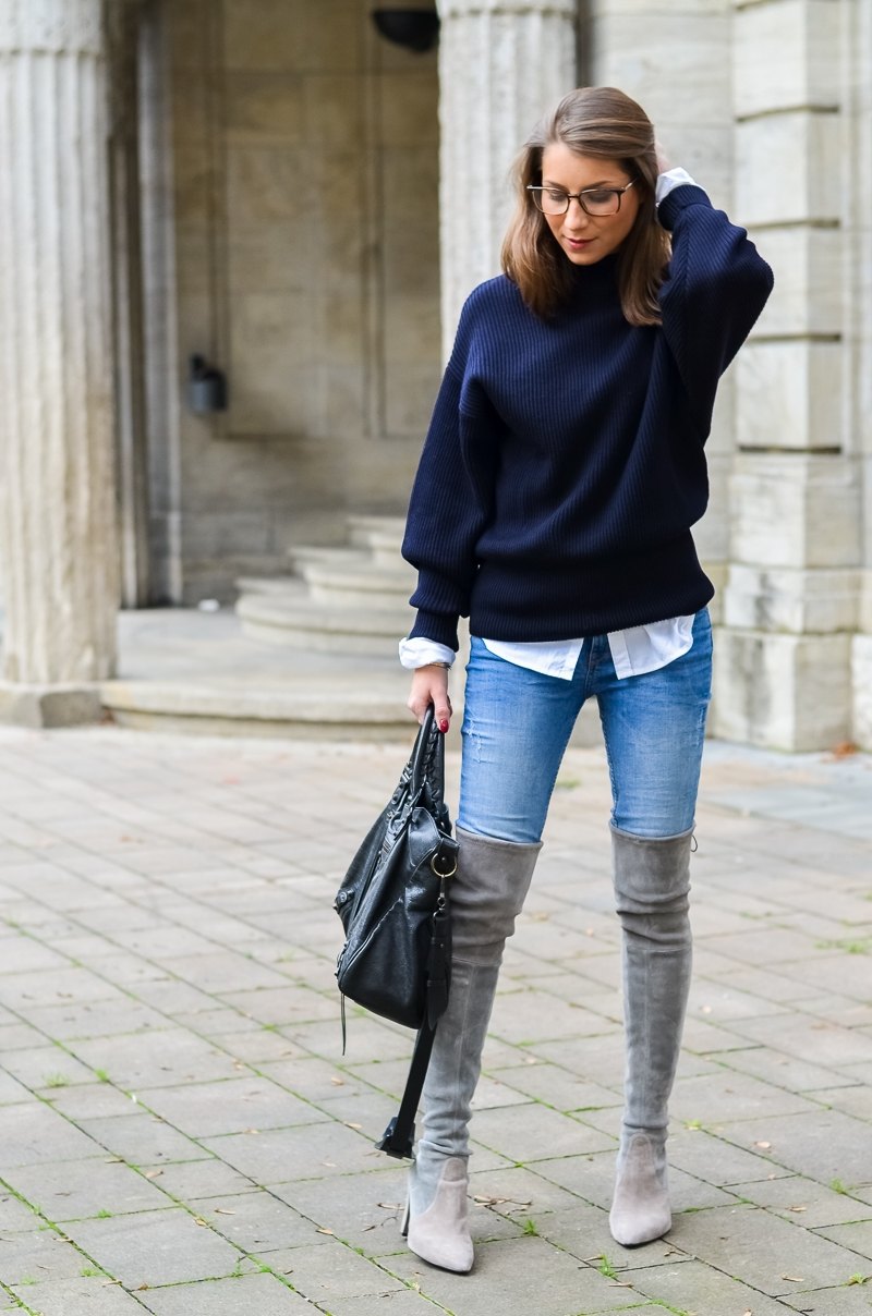 Outfit Herbst Oversized Pullover Overknee Boots Jeans optische Brille 8