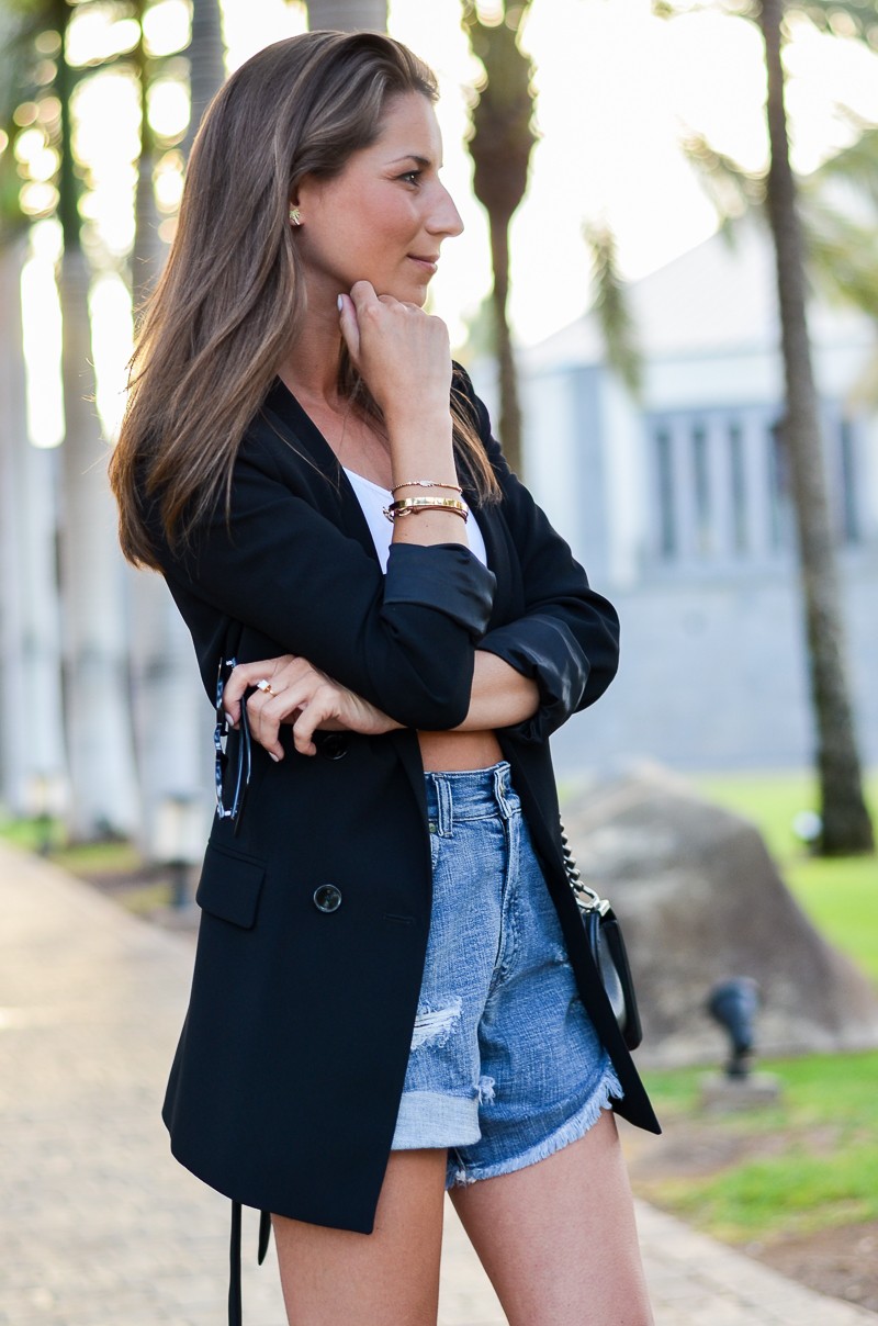 outfit blazer cropped top jeans shorts