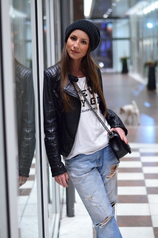 beanie boyfriend jeans leatherjacket heels chanel boy bag cool style blog