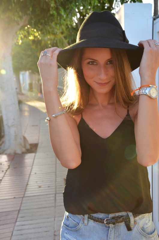 black hat top denim shorts sandals cute summer outfit