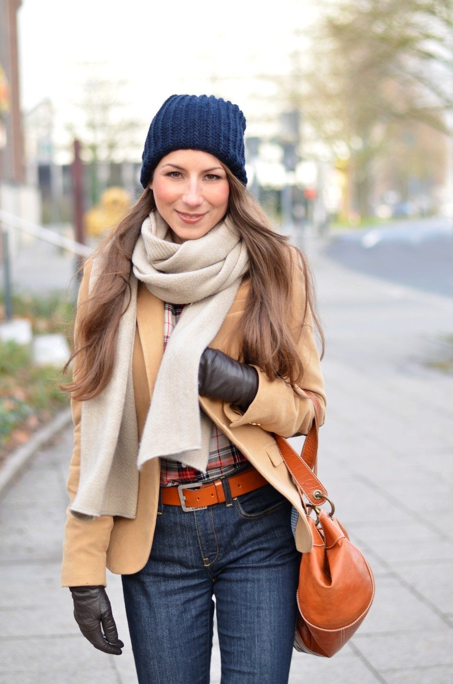 blue beanie beige scarf blazer leather gloves checked shirt jeans casual autumn outfit