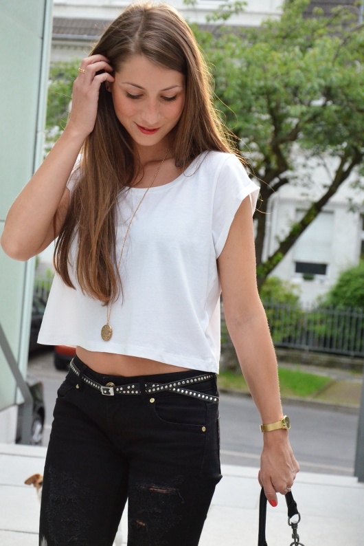 crop top cropped short t-shirt white jeans black outfit style