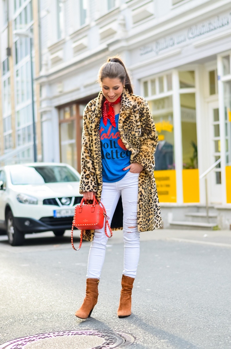 leopard coat wildfox sweatshirt white jeans outfit fashionblogger