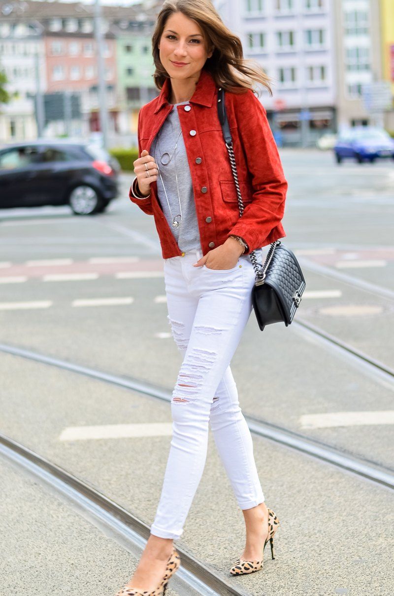 red leather jacket white jeans leopard pumps outfit fashionblogger
