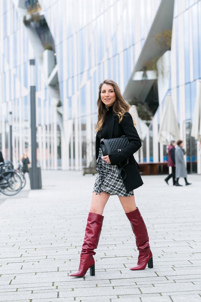 outfit rock kariert isabel marant rote stiefel chanel boy bag fashion blog chic street style blazer