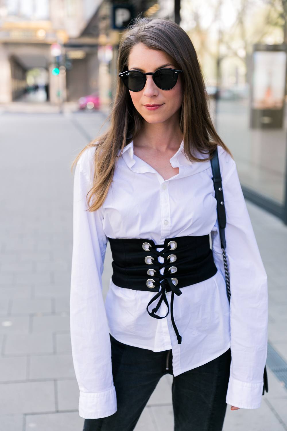 corset corsage outfit how to wear two tone jeans zara chanel boy bag white shirt blog