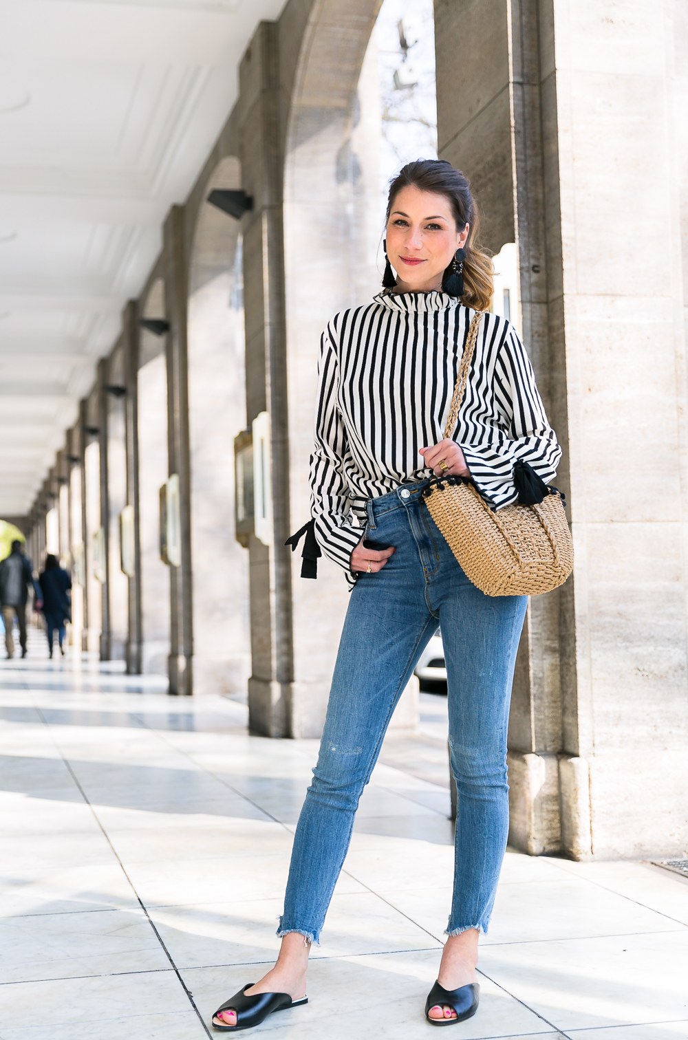 statement sleeves stripes top earrings zara jeans flats basket bag casual chic outfit modeblog