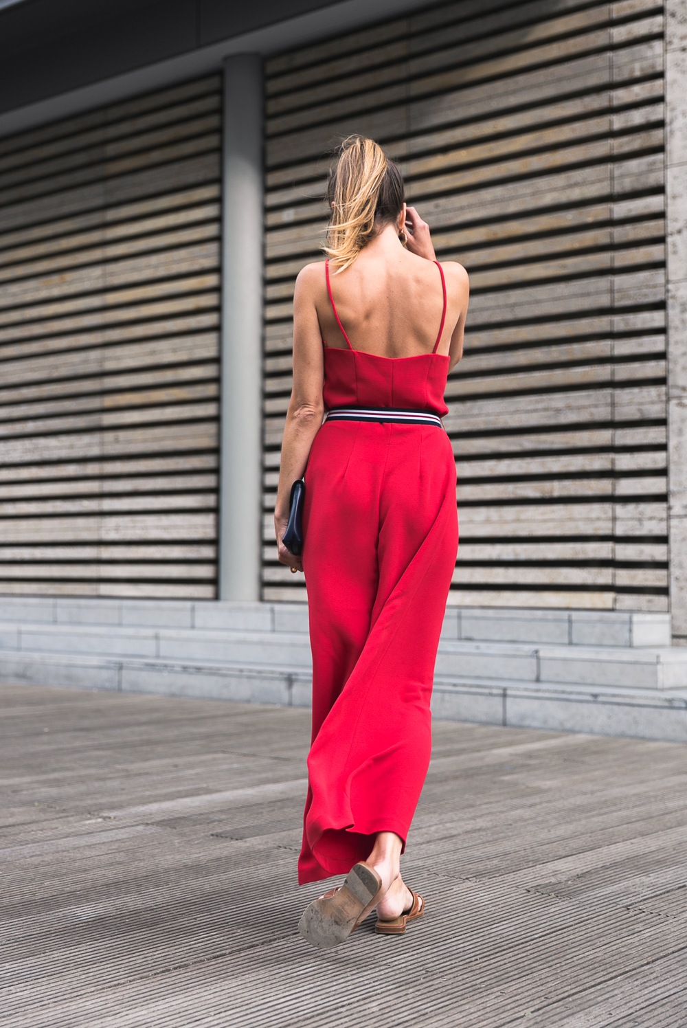 red jumpsuit claudie pierlot summer look onesie overall fashionblogs outfit inspiration veja du