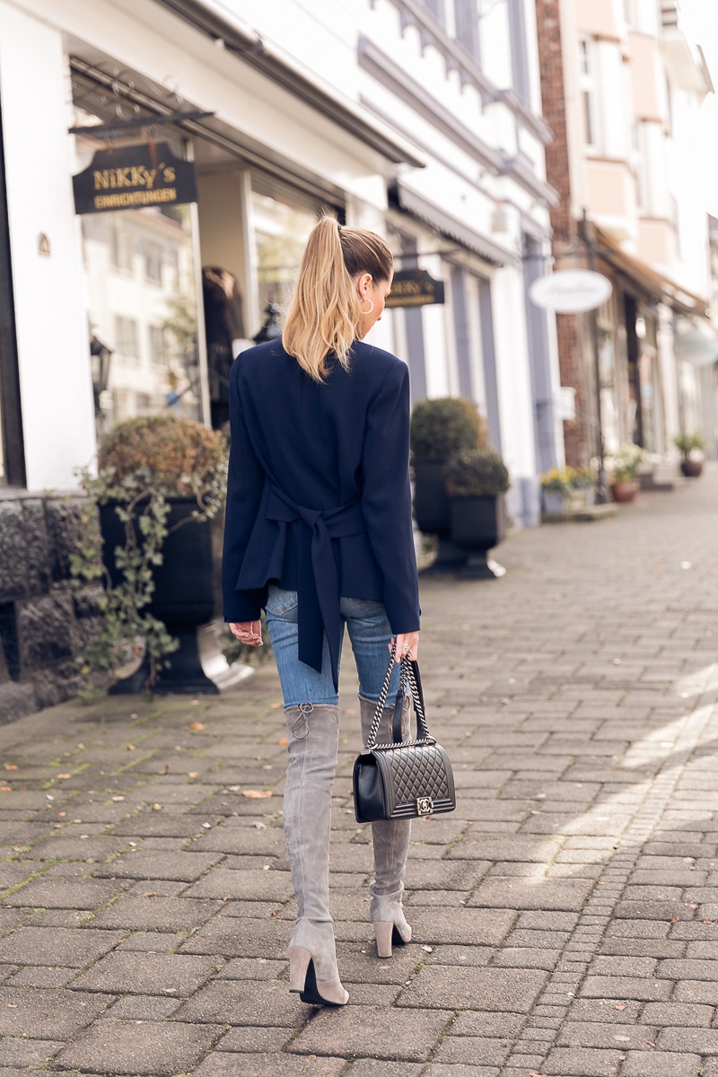 overknees stiefel grau outfit kombinieren herbst jeans steffen schraut veja du fashion blog