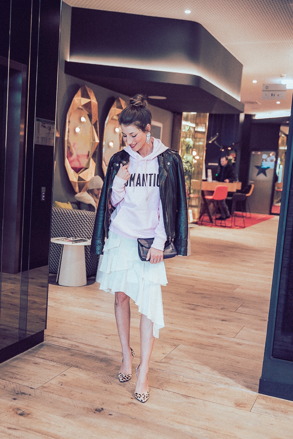 fashion week berlin 2018 street style hoodie volant skirt heels leatherjacket stephanie van klev