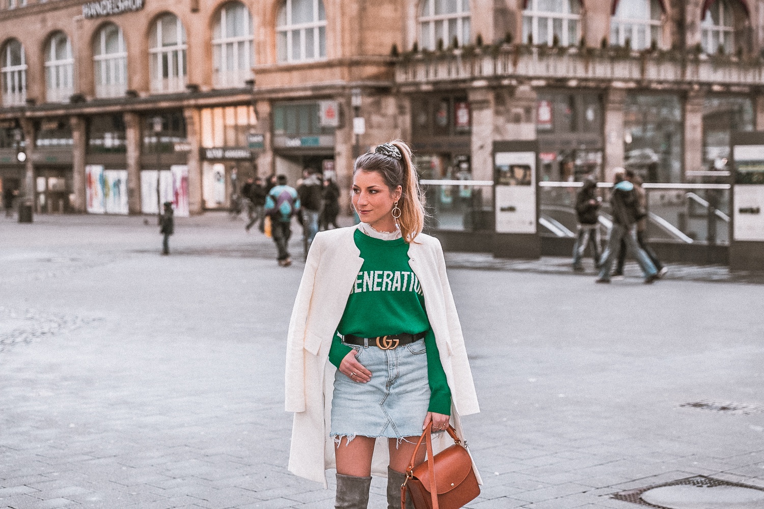 outfit gucci gürtel overknees grau sandro pullover mantel street style fashion blog essen stadt 16