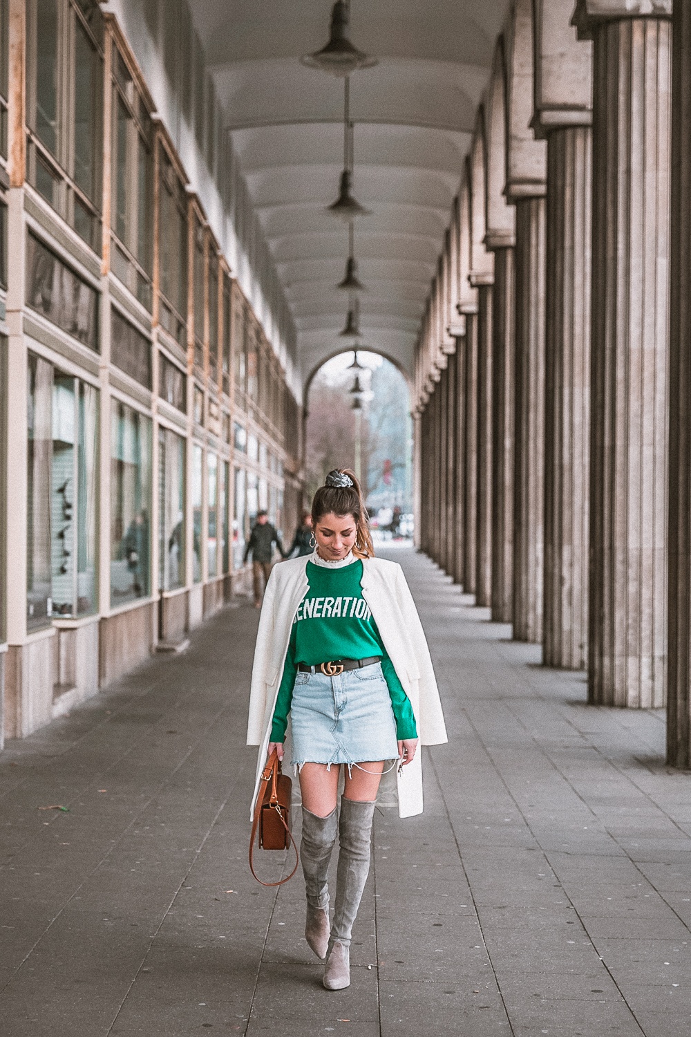 outfit gucci gürtel overknees grau sandro pullover mantel street style fashion blog essen stadt 37